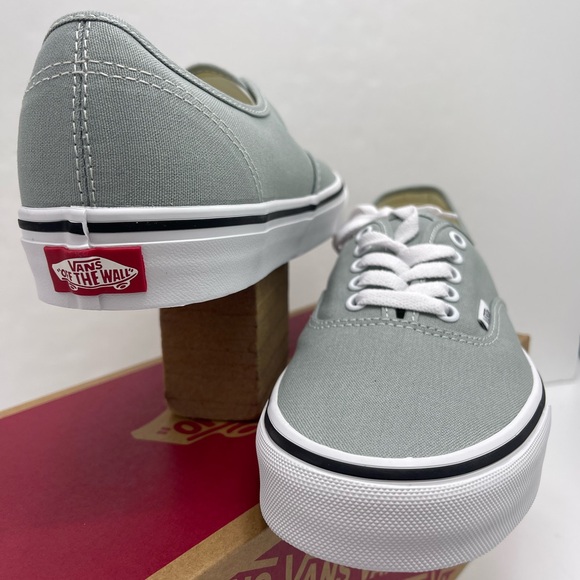 Vans Men’s Lt Gray Canvas Authentic Color Theory Pure Grey
VN000D7YEPO Sneakers - Picture 9 of 16